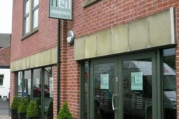 Neil-the-hairdressers-900x600